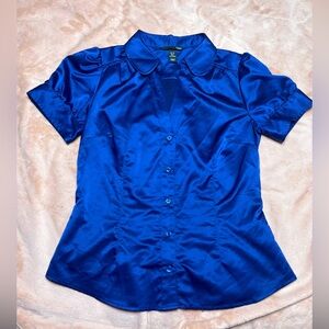 🔥Super cute blouse! Feels like satin💕